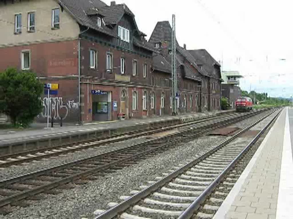 218 435-6 als Lz in Richtung Kassel am 05.06.2009 beim kurzen Signalhalt in Eichenberg.