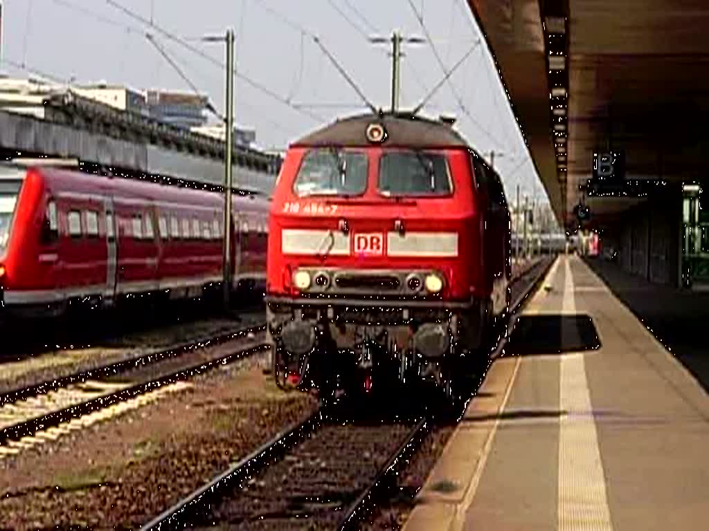 218 454-7 bei der Durchfahrt des Hannover Hauptbahnhofes am 07.04.2009 