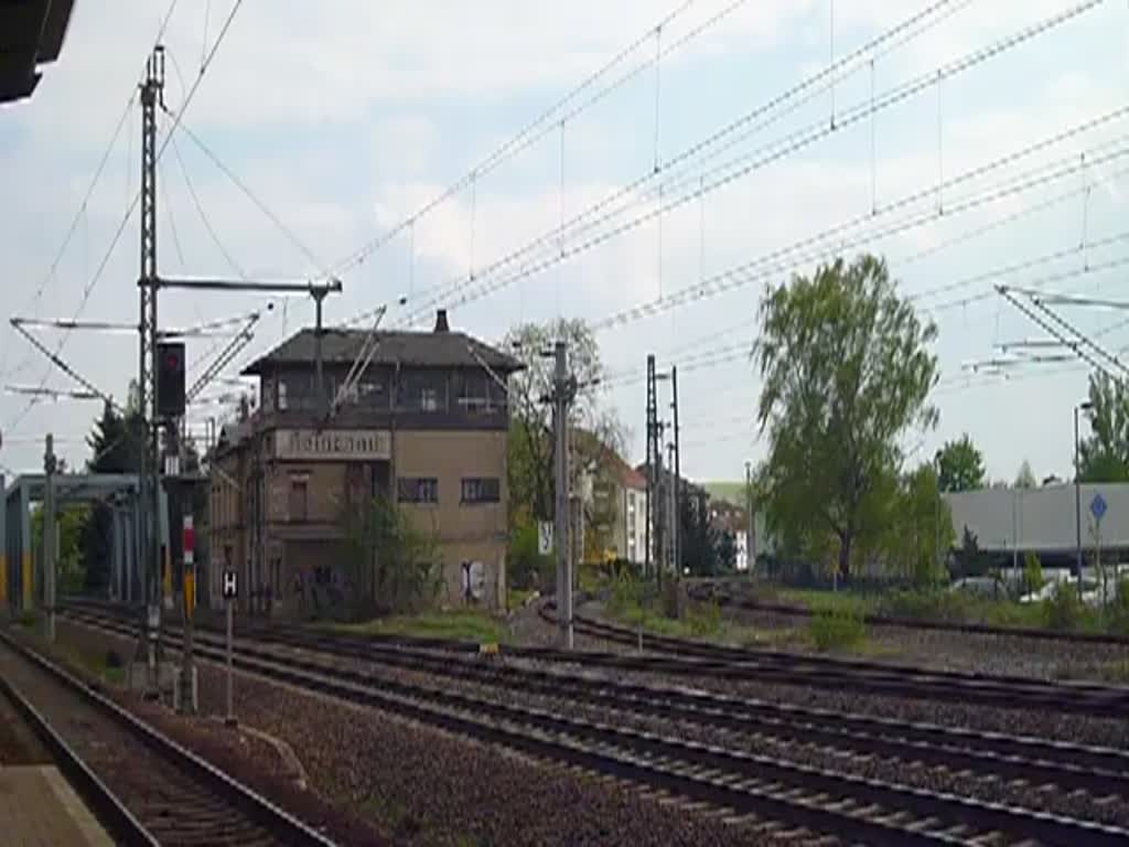 232 294 ist am 13.04.14 mit einem Containerzug in Heidenau zusehen.