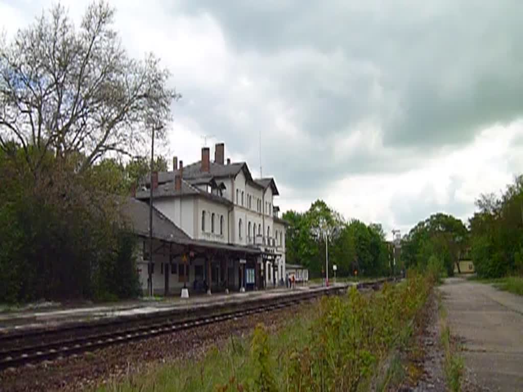 233 127 und 189 100 zusehen am 03.05.14 mit einem Umleiter in Pößneck oberer Bahnhof. 