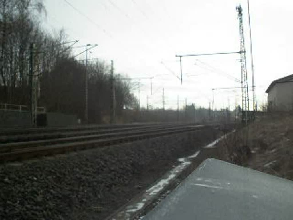 233 493-6 bei der Ausfahrt vom oberen Bahnhof Reichenbach/V.Sorry wegen dem wackler am Anfang. Der Zug fuhr 10min eher los.Am 03.02.09