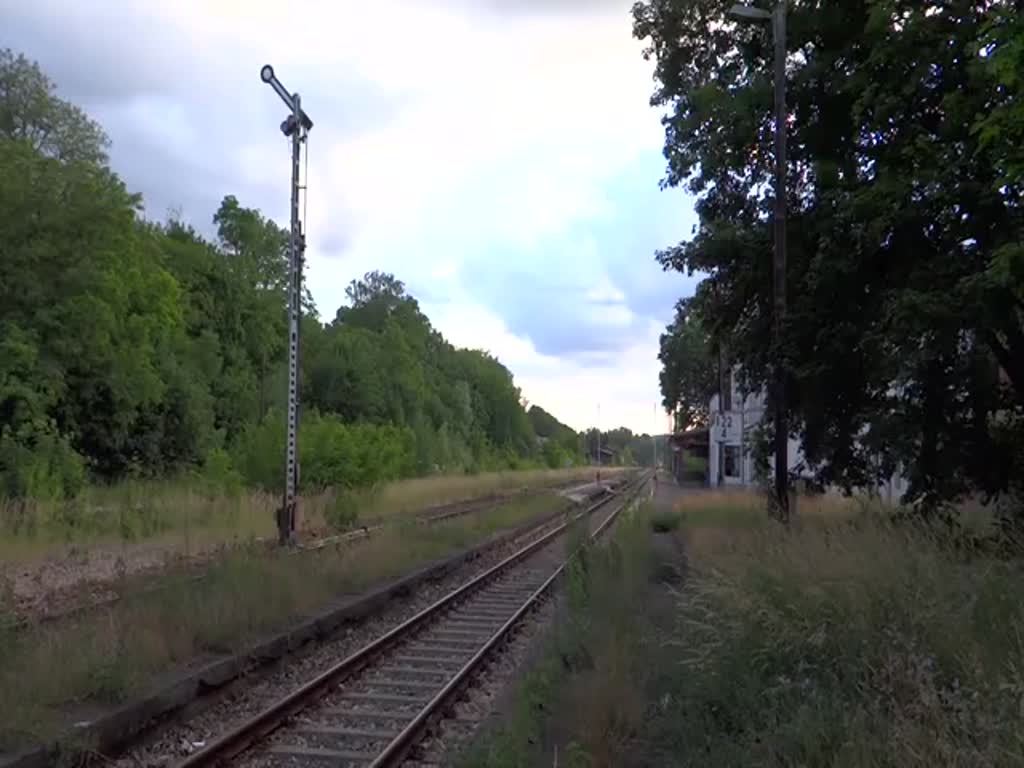 233 511 zu sehen am 24.05.15 in Pößneck oberer Bahnhof.