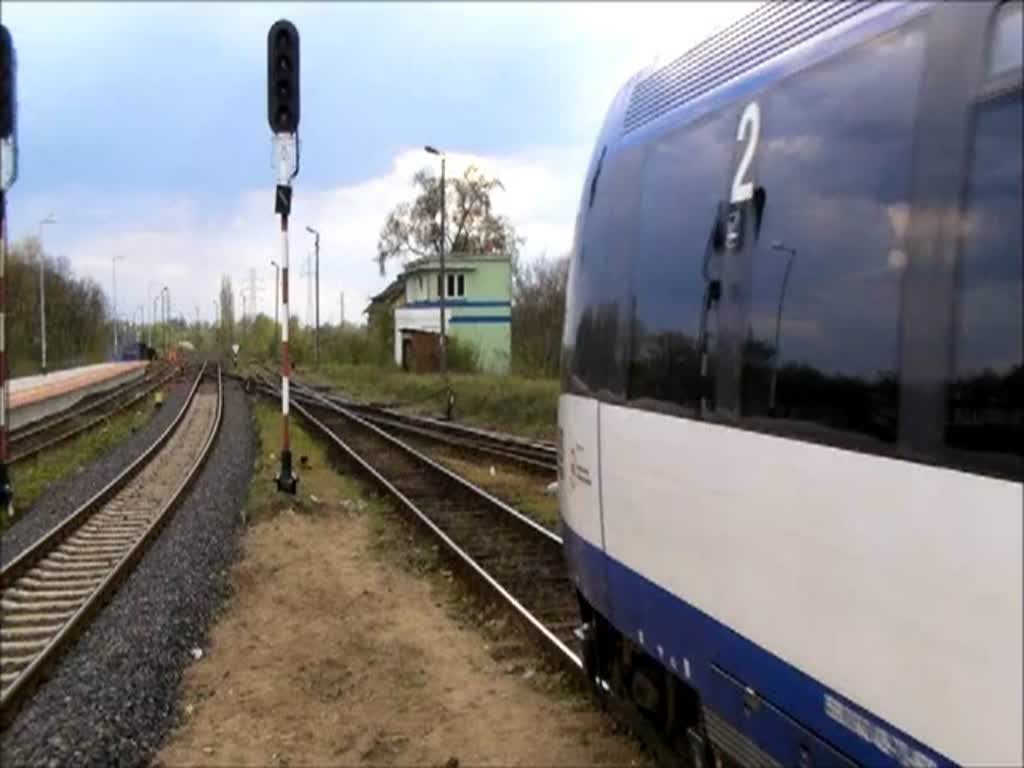 [24. April 2012] Die NEB im Polnischen Kostrzyn bei der Ausfahrt in richtung Kstrin-Kietz bzw. Berlin-Lichtenberg. Vom Mittig liegenden Bahnsteig gefilmt.