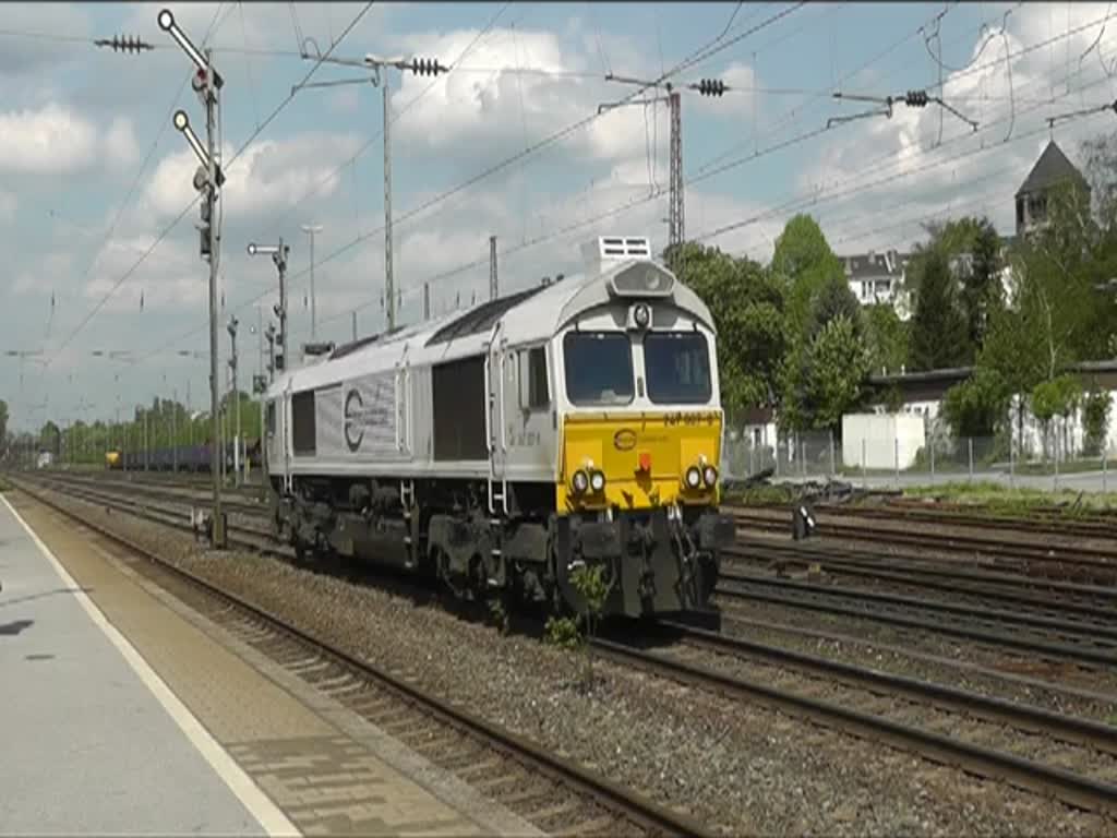 247 007 fhrt am 4. Mai 2012 durch Dsseldorf-Rath.