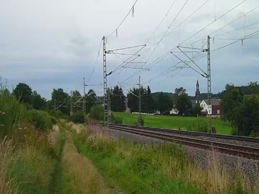 250 137-7 und 132 109-0 (LEG) zu sehen am 27.07.17 in Limbach/V. mit dem Kesselzug nach Sand Hafen. Gruß an den Tf!