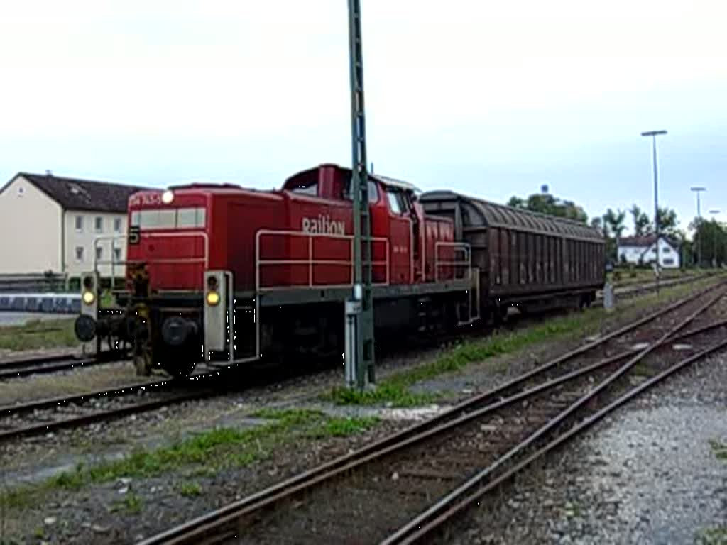 294 745 setzt mit einem Wagen in Hirschau von Gleis 2 nach Gleis 1 um! (20.08.2007)