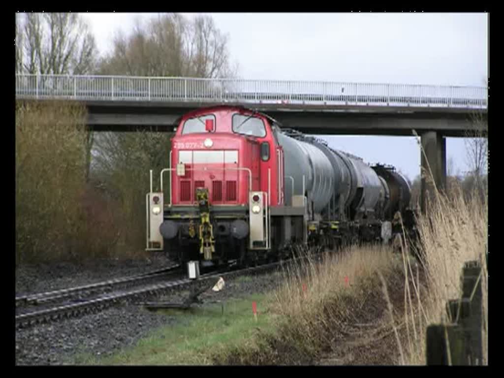 295 077-2 bei der Fahrt mit einem Gemischtem Gz auf dem Industriegleis in Wilhelmshaven. 01/04/2010