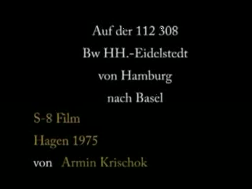 30 Jahre alter S-8 Film, digitalisiert. Damals gab es noch keine Videokamera
Ist als Testfilm eingestellt.
Anm. Lok ist mit 2 Mann besetzt.
Schaukeln und Schlingern rhrt von den nicht mehr ganz neuen Drehgestellen der 112, nebst der seitlichen Absttzung her.
(Die Grusche stammen vom Filmprojektor und einem eingeschalteten Radio) Der Film ist von 1600MB /(1,6 GB DVD) auf 62MB (mpeg2) komprimiert. Dadurch ensteht der Qualittsverlust!
Diese Datenmenge, ist aber fr einen normalen Server nicht zu speichern! Dann wird es kostenintensiv!
Thomas versucht das Optimum zu erstellen, kostet natrlich 
einige Mhe, nebst Testserien! 