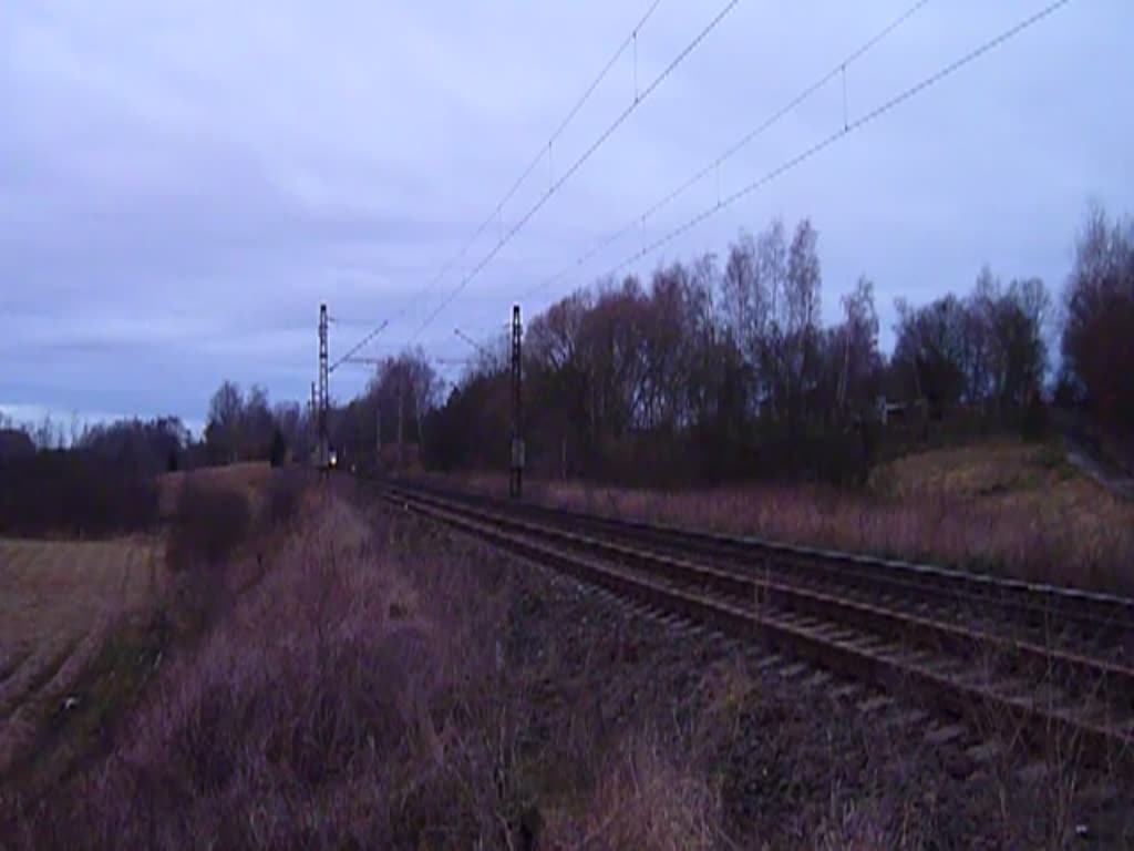 362 079 ist hier am 06.01.14 Abend mit einem Schnellzug zusehen in Chotikov. Er kommt von Cheb und fahrt nach Prag.