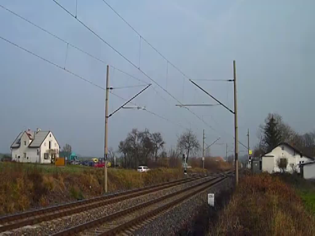 362 083-8 mit einem R am 13.11.15 nahe Vokov. 