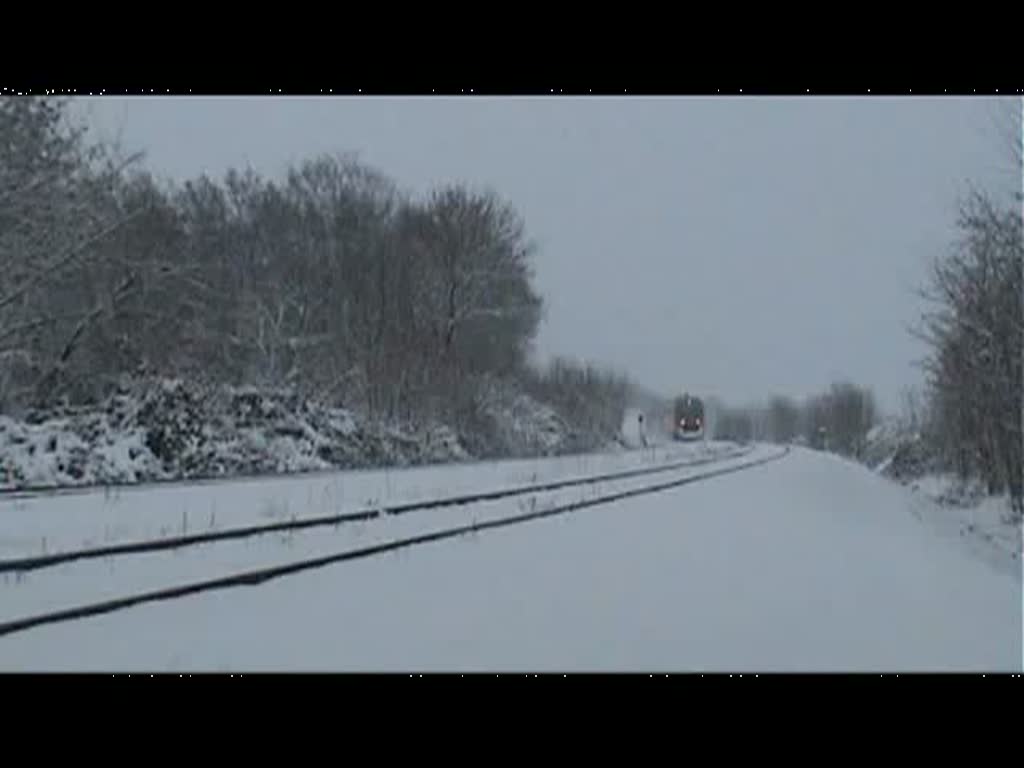 3x2 642er 1. 642 572 RE Leipzig nach Gera (Teilt sich in Gera und einer fhrt nach Saalfeld und der andere nach Weida) 2. Der Gegenzug als 642 510 in Richtung Leipzig 3. 642er prchen RB Leipzig - Gera, Gefilmt Grodalzig 03.01.2010