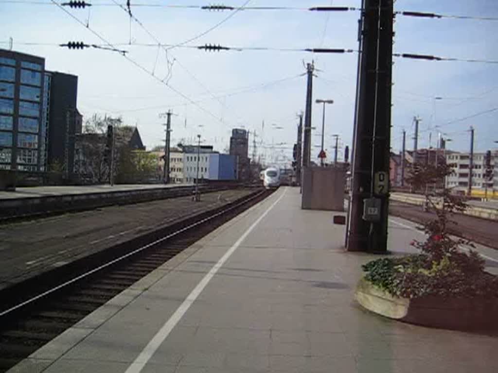 406 001 als ICE 224  International  nach Amsterdam CS bei der Einfahrt in Kln Hbf (12.04.07)  