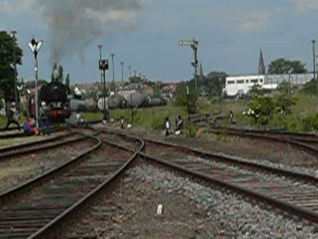 41 1231-4 mit einem Gterzug. Scheinanfahrt in Stassfurt, 2005