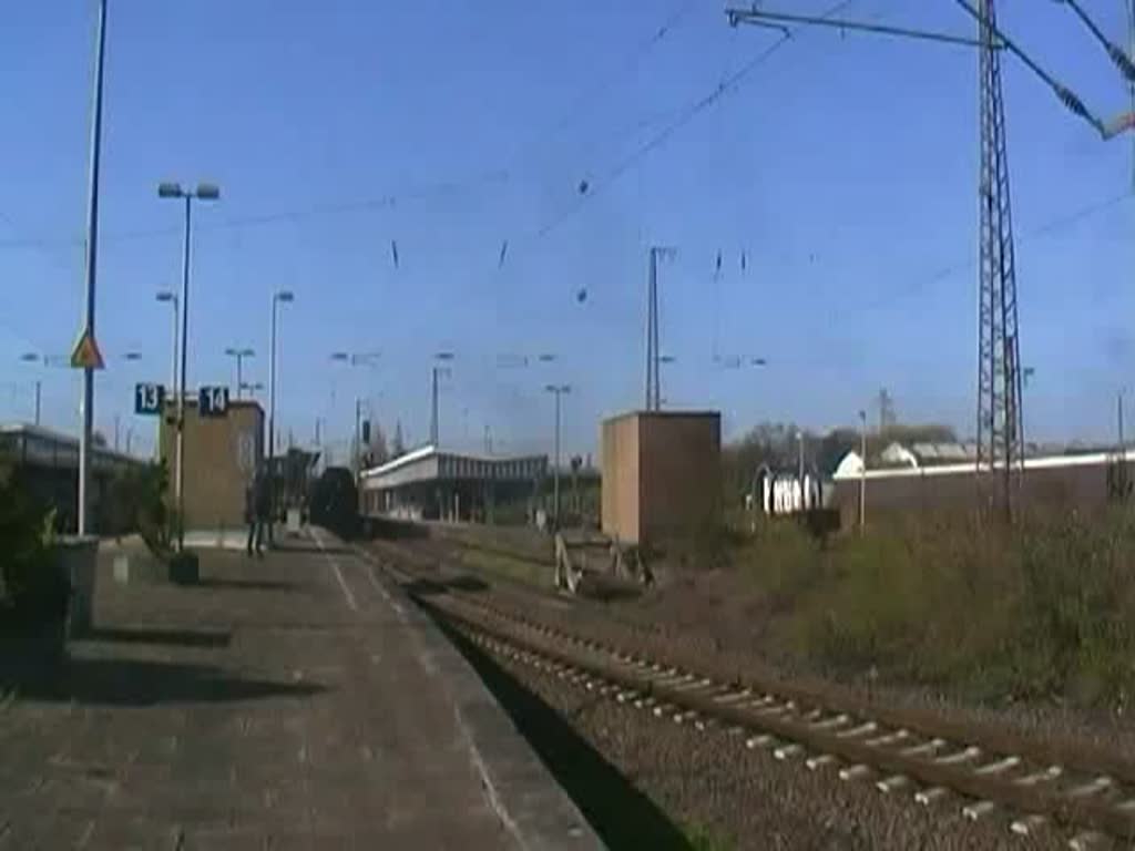 41 360 verlsst am 17.04.2010 mit Ihrem Ruhrgebiets Rundfahrts Sonderzug den Oberhausener Hbf.