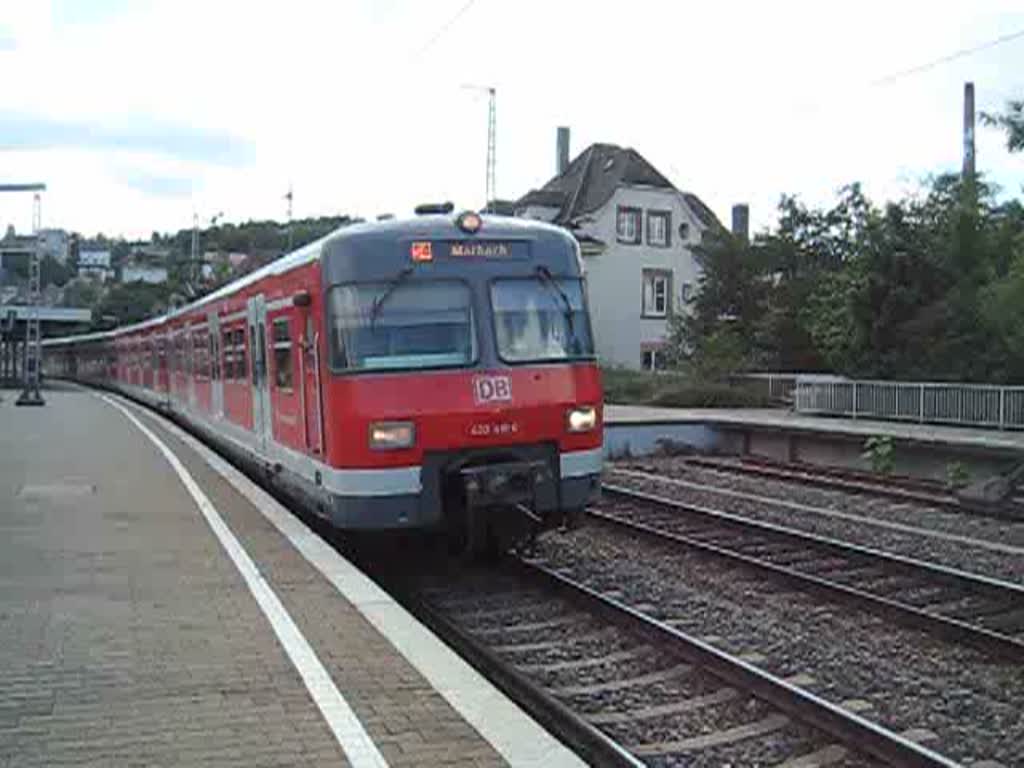 420 418-6 und ein weiterer 420 als S4 nach Marbach, hier bei der Ausfahrt aus Stuttgart Feuerbach. Der vordere 420 hat eine LCD Anzeige. Sie haben brigens einen schnen Anfahrsound, wie ich finde. 18. August 2008.