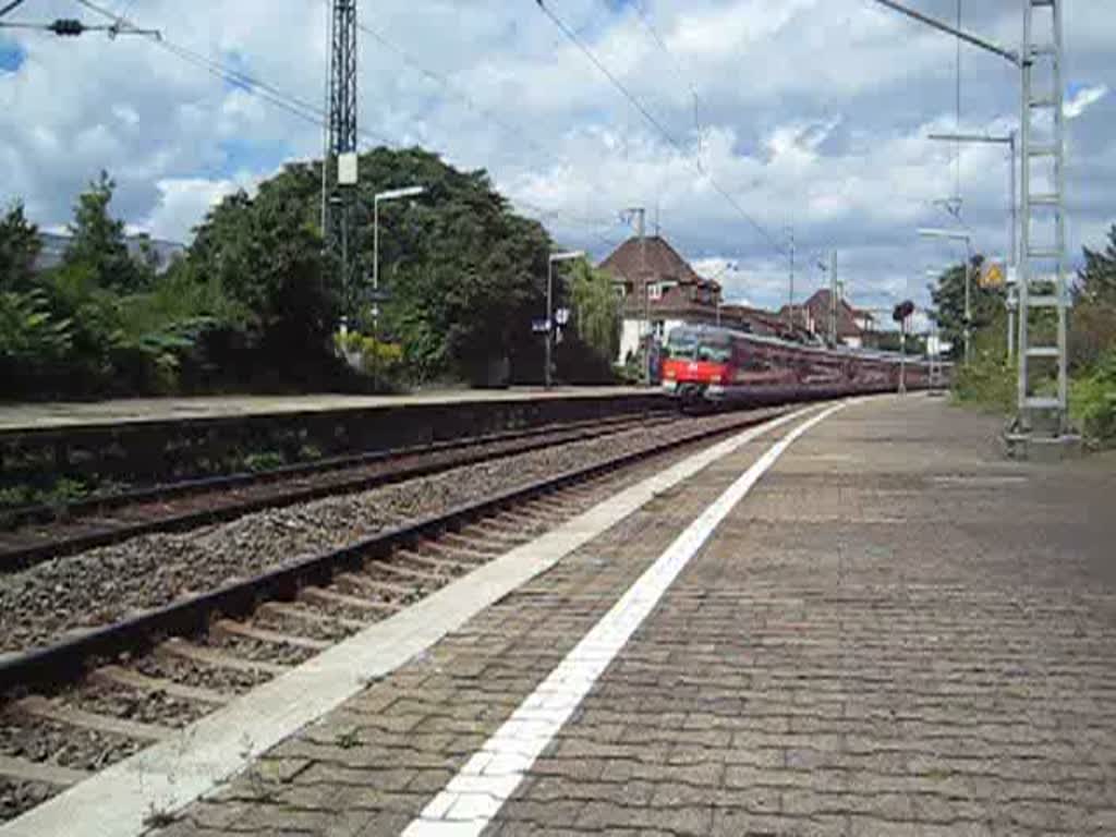 420 462-4 und ein weiterer 420 fahren als S6 nach Schwabstrae aus Stuttgart Feuerbach aus. 18. August 2008.