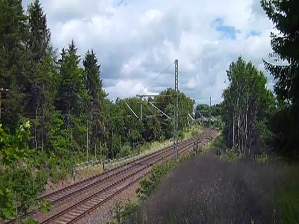 421 397-1 zu sehen mit einem Containerzug in Syrau/V. Schublok ist 295 088-9.