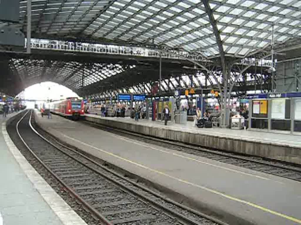 425 592-3 + 425 034-6 beschleunigen als RE 8 nach Koblenz HBF aus dem Klner HBF am 25. August 2008.