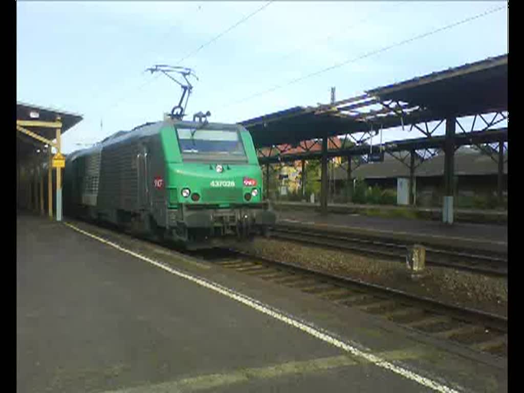 437026  FRET  durchfuhr am 26.7.10 mit Kesselwagenzug Leipzig-Leutzsch in Richtung Grokorbetha