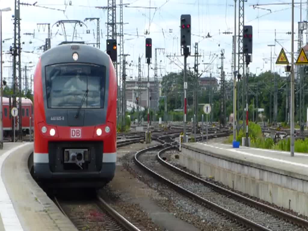 440 325-9 fährt hier am 23.Juni 2013 in den Nürnberger Hbf ein.
Die Reise geht in wenigen Minuten als RB nach Neustadt/Aisch weiter.