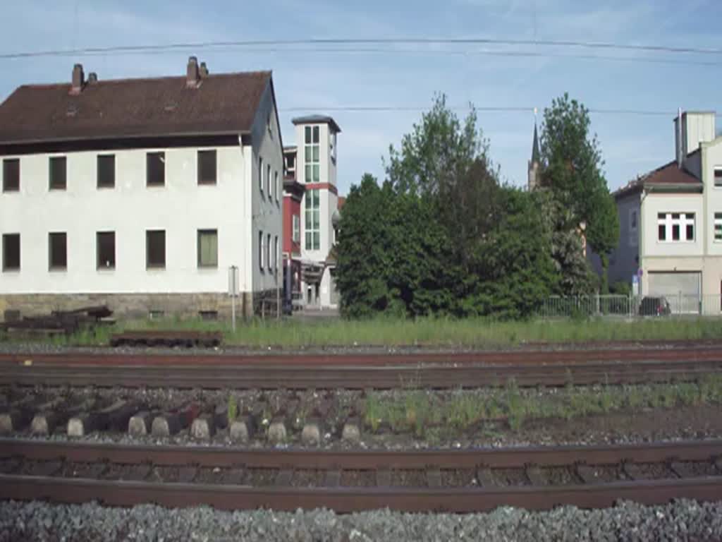 482 029-6 der SBB Cargo/Locon zieht am 13. Mai 2011 einen Kesselwagenzug durch Kronach.