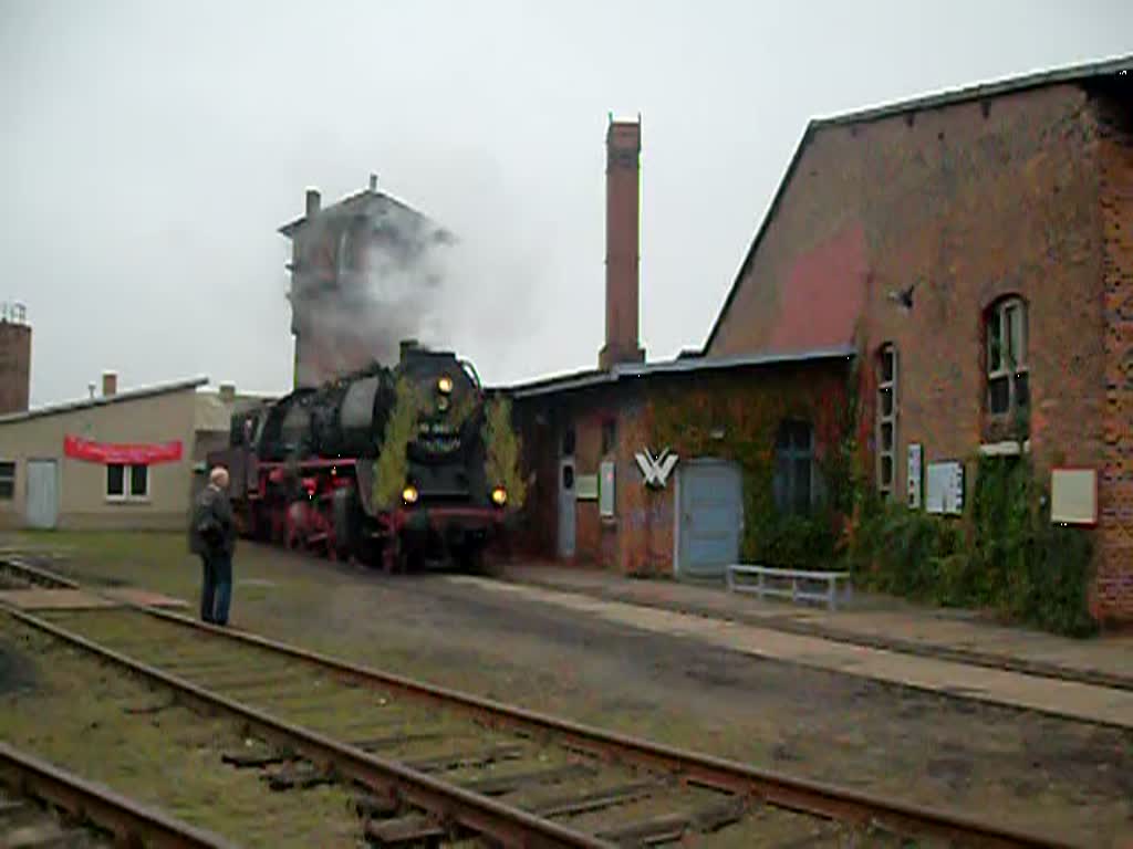 50 3682-7 fhrt auf die Scheibe mit einer Karussellfahrt