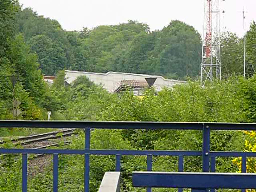 5503 + 5507 in der Steigung auf dem Weg Richtung Deutschland (Aachen-West)kreuzt DLC DE6301 auf dem Weg Richtung Montzen. Linie 24 bei Botzelaer/Gemmenich. Aufgenommen am 24/05/2008