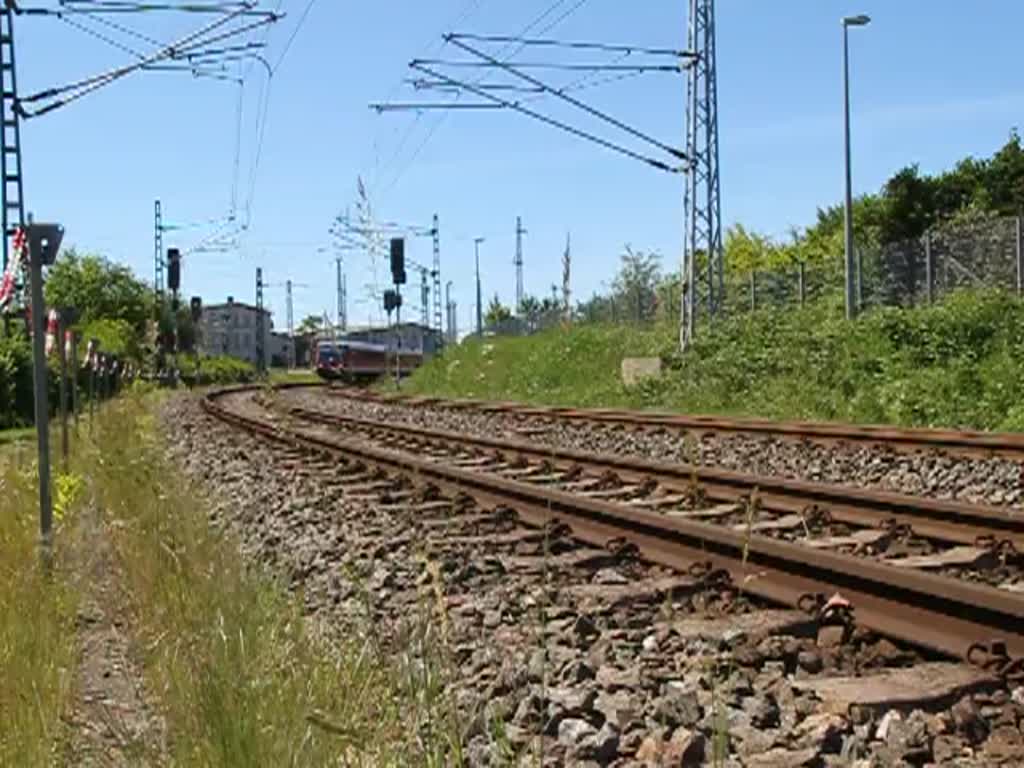 628 339-4(3-Lwen-Takt)als S3 von Rostock Hbf nach Rostock-Hinrichsdorfer Str. bei der Ausfahrt im Rostocker Hbf.(03.06.2011)