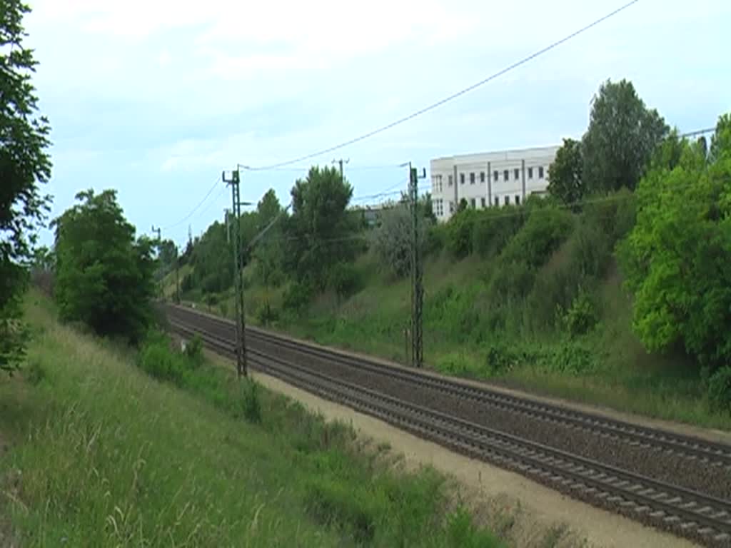 630 033 mit einem Getreidezug am 09.06.2012 bei Biatorbgy.