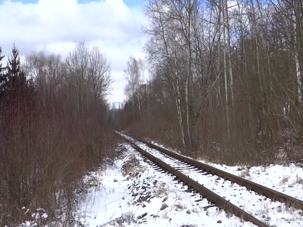 740 708-3 zu sehen mit einem Zementzug bei Brniště am 27.02.23 auf dem Weg ins Werk.