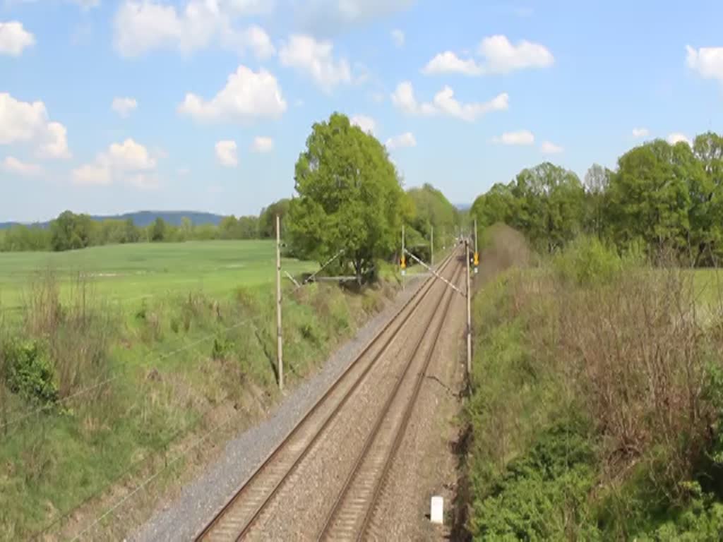 742 109-2 mit der Übergabe von Sokolov nach Cheb am 19.05.17 bei Nebanice.