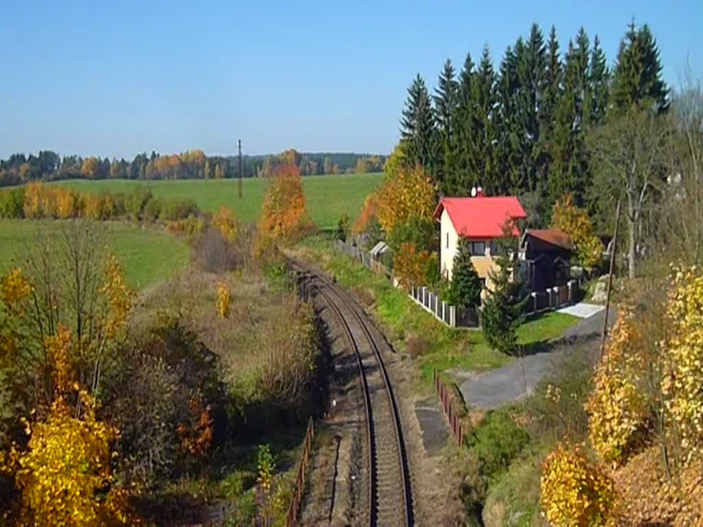 742 357-7 und 742 358-5 zu sehen bei Hazlov am 17.10.17 von Aš nach Cheb.