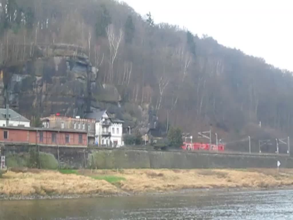 742 516 8 und 742 xxx x durchfahren solo den Bahnhof Schmilka am 03.01.2014 Richtung Decin (CZ). 