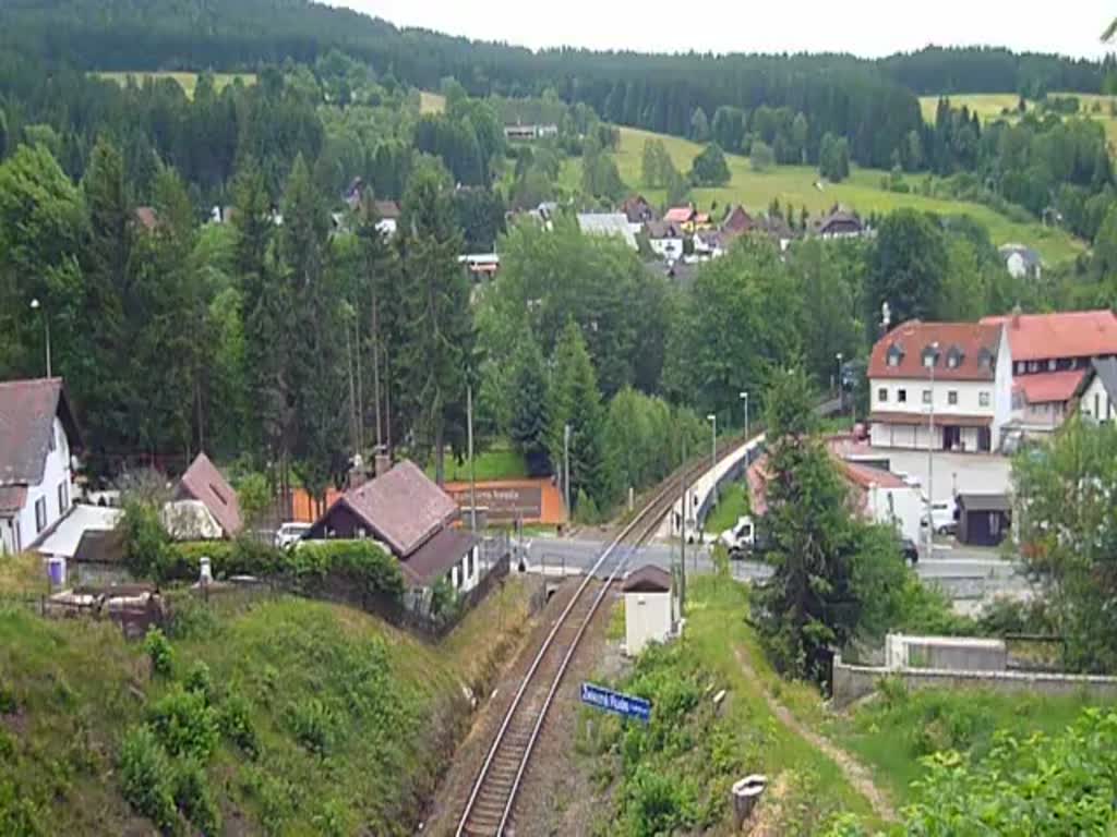 754 041-2 mit dem Rx 777 Pancíř zu sehen am 26.06.17 in Železná Ruda město