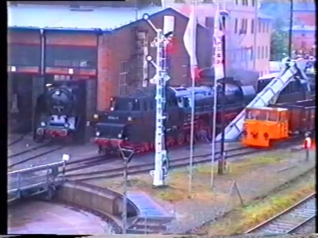 89 6009 während einer Sonderfahrt auf der damaligen Umgehungsbahn und heutigen Draisinenstrecke Arnsdorf-Dürröhrsdorf im Jahr 2004