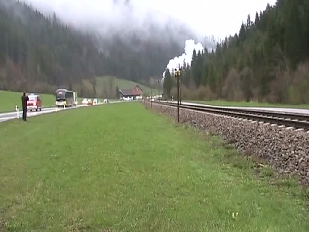 93.1420 des  Verein Neue Landesbahn  am 15.April 2012 mit dem SR 14602 nahe der Hst. Thorhof.
