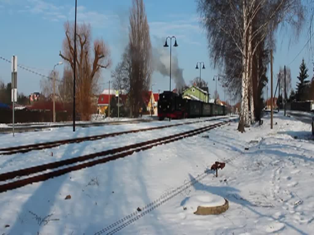 99 1789-9 fährt am 30.01.2014 mit dem P3007 nach Radebeul Ost, hier bei der Ausfahrt in Moritzburg.(Aufnahme vom Öffentlichen Standpunkt)