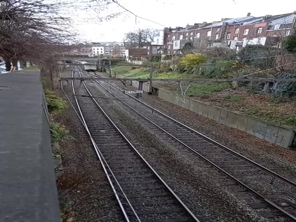 Ab dem 10. Dezember 2023 verbindet ein S-Zug Aachen Hbf und Liège-St_Lambert. Hier fährt er am 13. Dezember durch die Stadt Verviers.