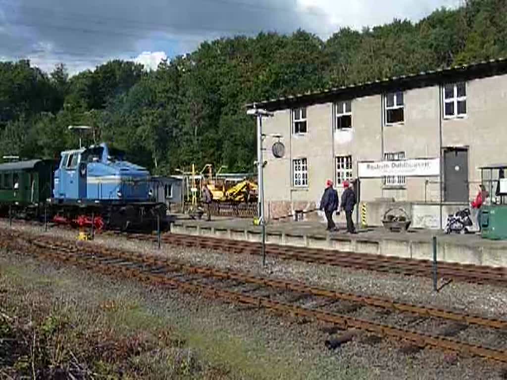 Abfahrt des Pendelzuges vom Eisenbahnmuseum zum Bahnhof Dahlhausen, gefhrt von der Hespertaler V1, am Zugschluss Lok VIII.