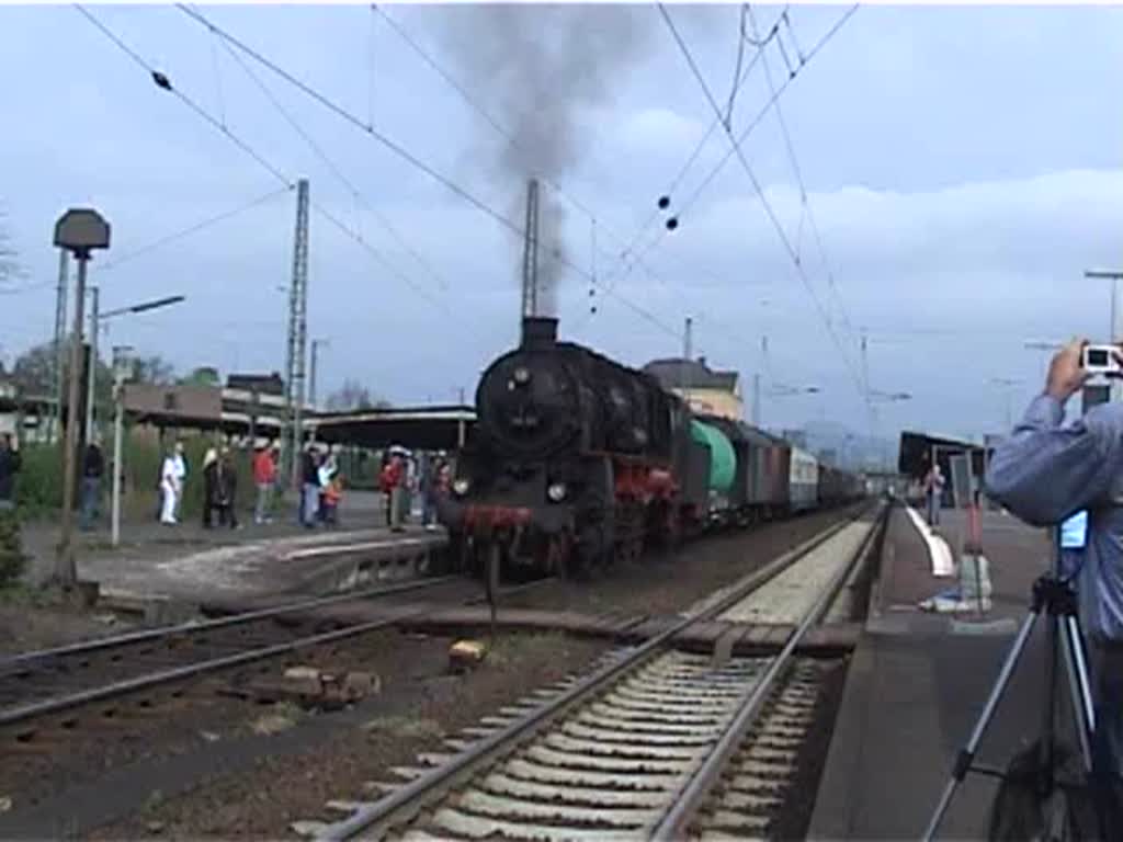 Abfahrt nach den 2. Bebraer Damptagen des Stuttgarter Zuges mit 58 311 am 02.05.2010. Schubhilfe leistete 212 084.