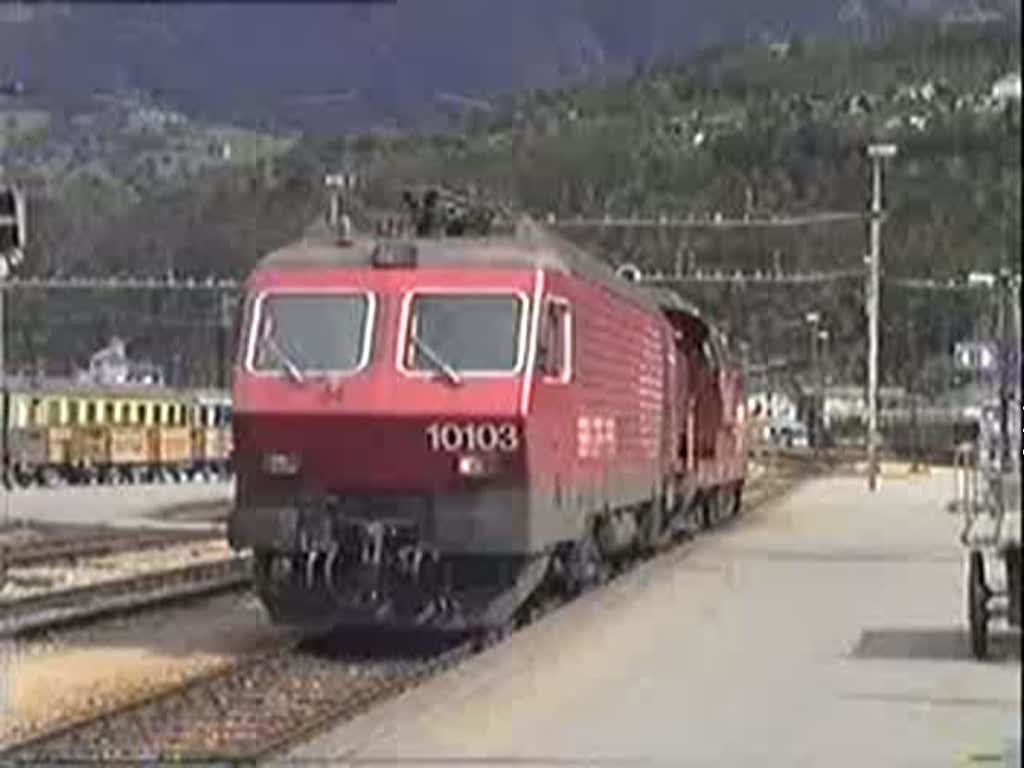 Als die Re 4/4 IV noch bei der SBB waren, rangierte die 10103 am 6. September 1993 in Brig. (Eine Video-8 Aufnahme).
