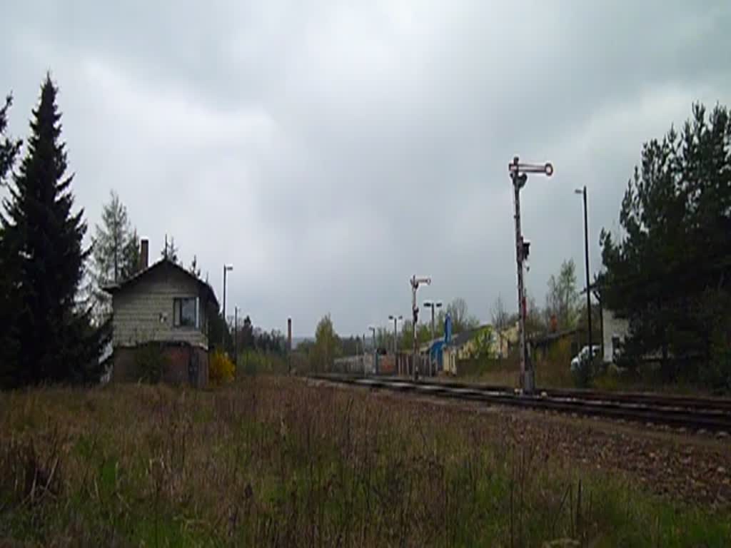 Am 14.04.14 holte die MEG 318 (232 690) wieder einen Lokzug von Saalfeld nach Chemnitz. Es waren dabei 232 694-0, 232 229-5 und 232 146-1 hier die Einfahrt in Pößneck.