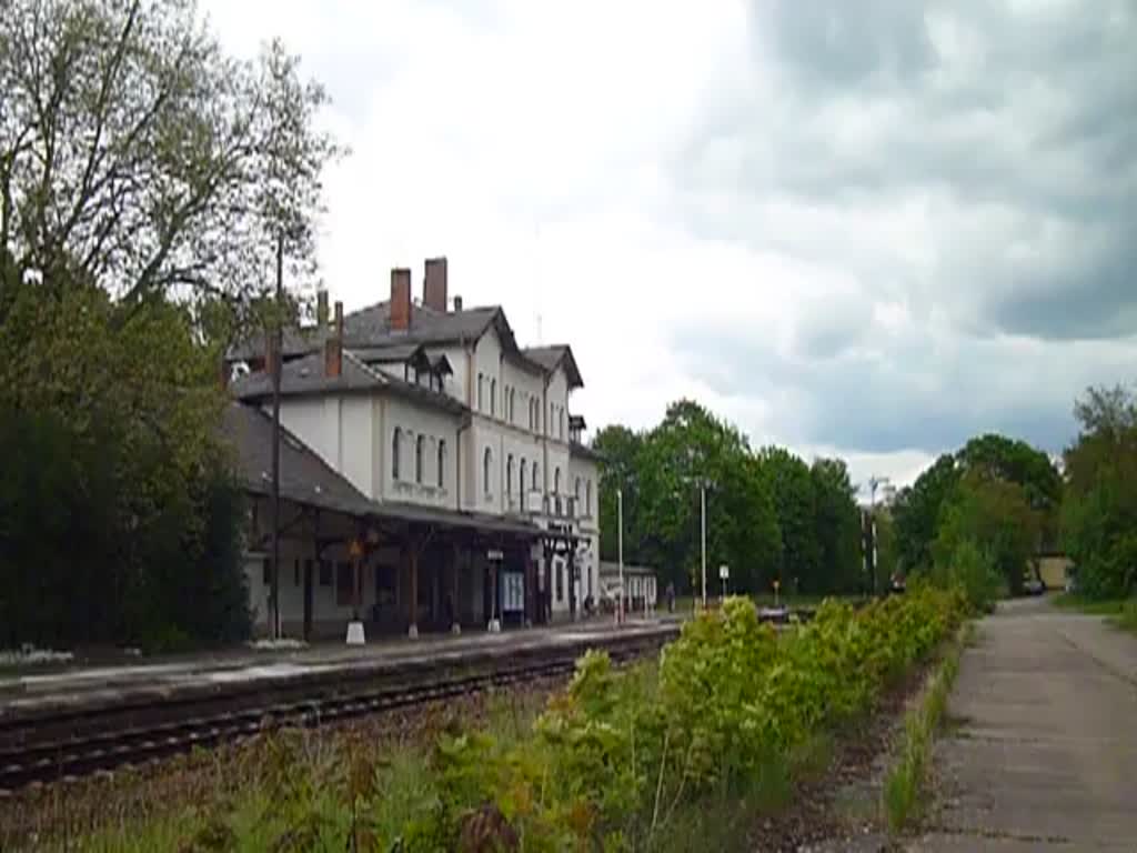 Am 16.05.14 wurde ein Sonderzug von Glauchau/Sachs. nach Saalfeld/Saale überführt. Mit 112 565 und 01 509 der PRESS, hier in Pößneck zusehen.