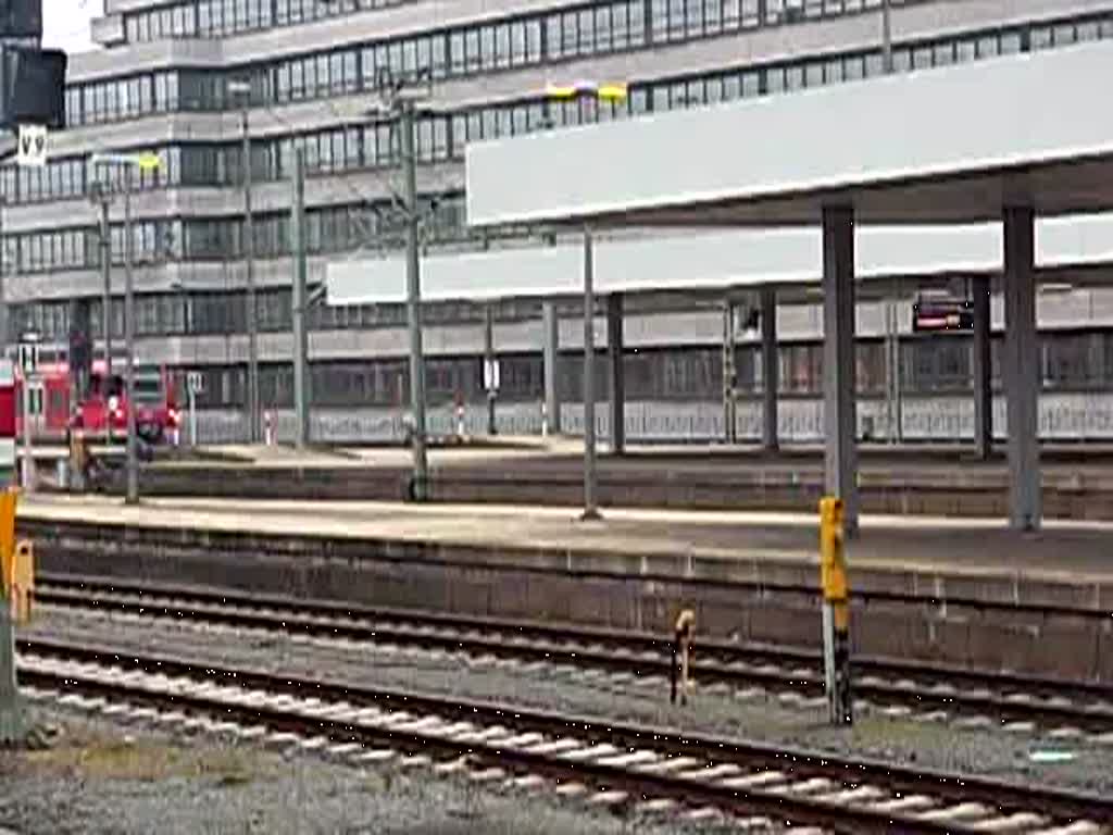 Am 21.01.2009 durchfuhr eine BR 296 den Hannover Hauptbahnhof mit Gterwagen auf Gleis 3.