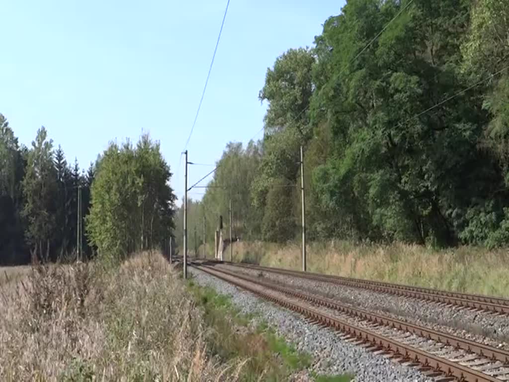 Am 24.09.16 war in Cheb Tag der Eisenbahn. Es fuhren viele Sonderzüge von Cheb nach Aš, Karlovy Vary, Mariánské Lázně, Plesná und Luby u Chebu. Hier S489 0001 und S 499 0213 mit OS 7027 bei Kynšperk nad Ohří.