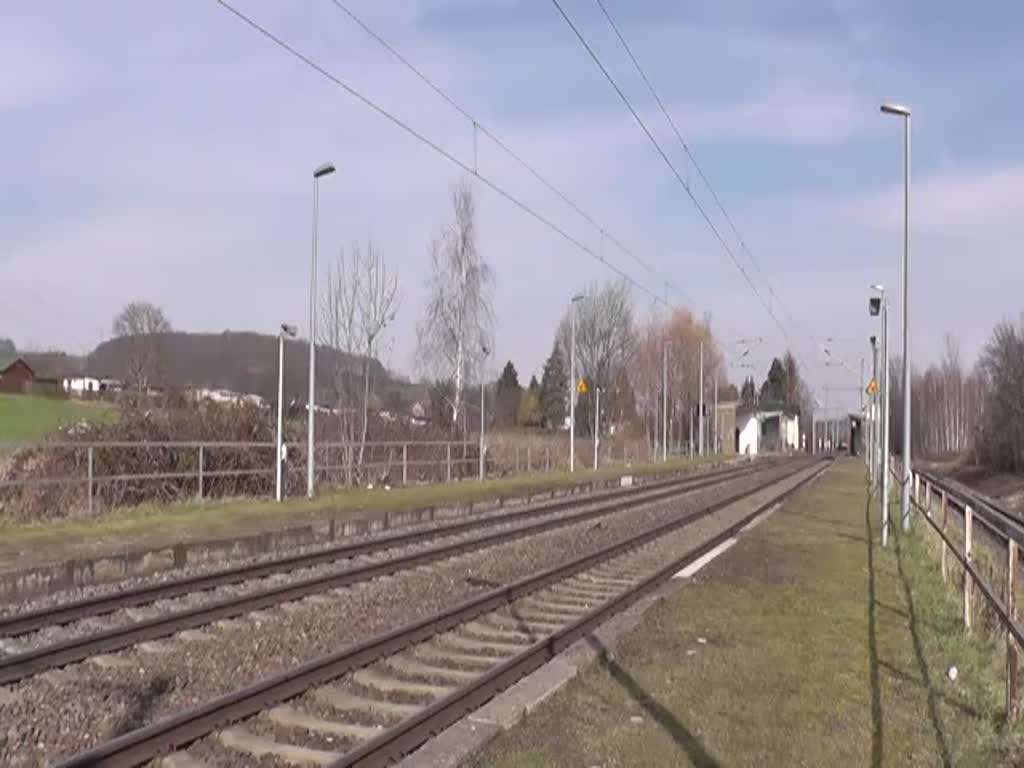 Am 27.02.2016 durchfährt die 152 143-4 mit dem samstäglichen GA 52814 (Mosel - Braunschweig Rbf) den Haltepunkt Oberrothenbach.