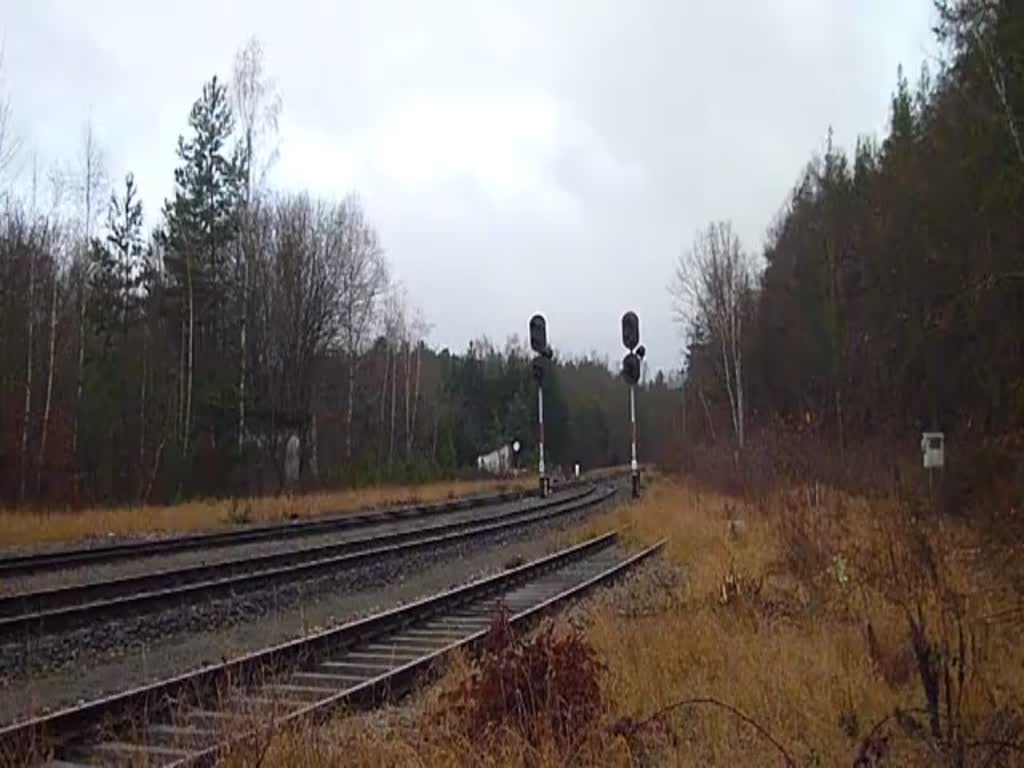 Am 27.11.16 fuhr der Weihnachtszug von Gera nach Schleiz. 86 1333-3 hatte den Zug am Haken. Hier ist der Zug zu sehen in Zeulenroda unterer Bahnhof.