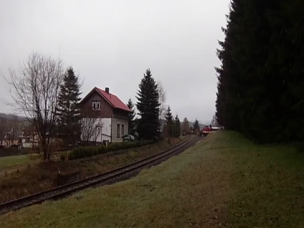 Am 28.04.13 fuhr die 112 565 der PRESS auf der Erzgebirgischen Aussichtsbahn. Hier zusehen in Sehma.