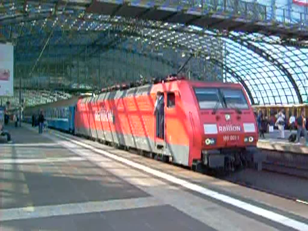 Am 28.09.08 zieht 189 001 den D 247 aus dem Berliner Hbf in Richtung Ostbahnhof. Gru an den Lokfhrer!!!