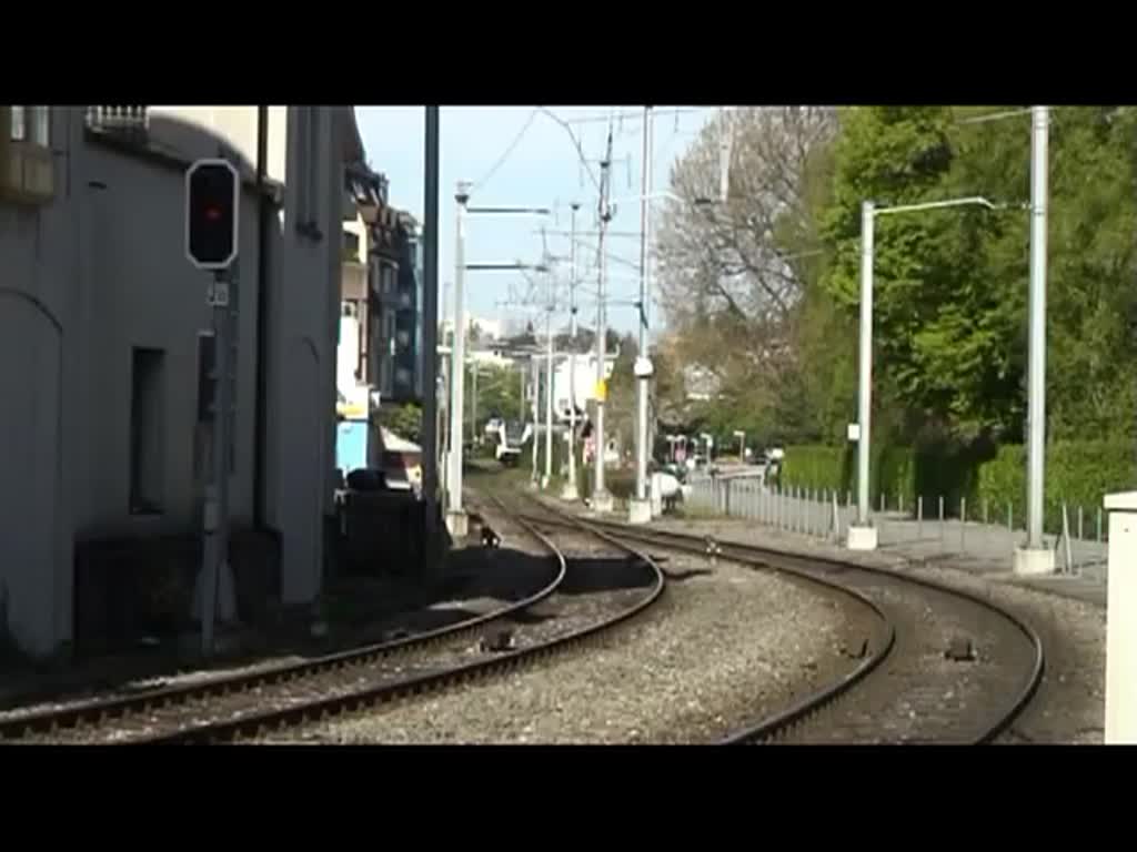 Am 28.4.2012 können wir an der Station Rorschach Hafen die Einfahrt eines GTW der Thurbo im Bild festhalten.